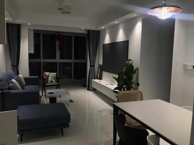 我的小窩終于畢業(yè)了，我喜歡這樣的白色裝飾，當(dāng)我走進(jìn)門的時(shí)候，我